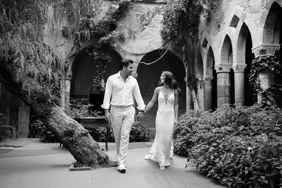 Honeymoon-with-wedding-dress-in-Sorrento